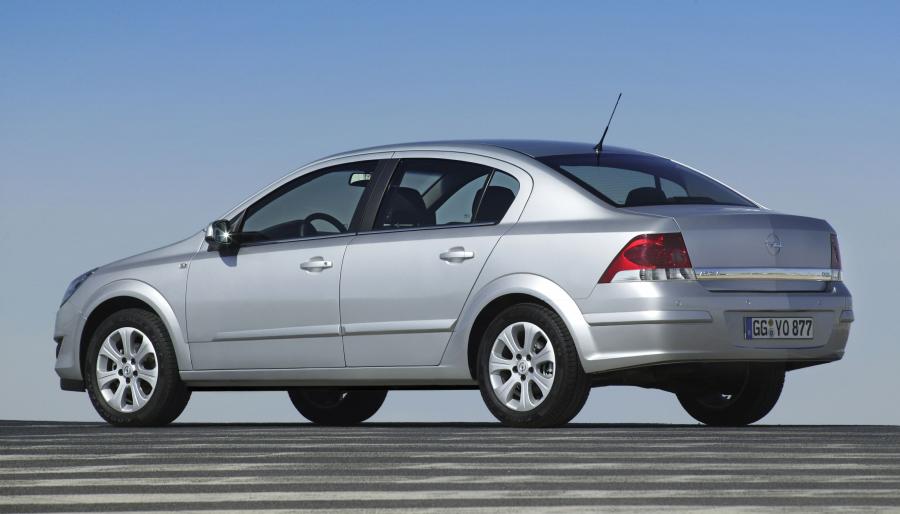  Opel Astra Sedan 2005 года  (фото 25 из 38)